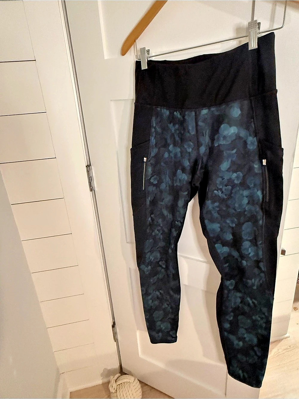 Athleta Rainier Reflective Tight Black Green Floral Cold Weather Leggings Medium